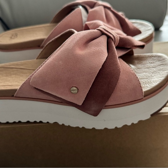 UGG w Joanie 2 tone leather slip-on - Picture 6 of 6